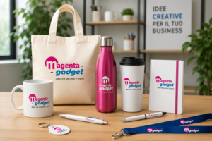 Gadget personalizzati per aziende con shopper, tazza, borraccia, quaderno e accessori promozionali Magenta Gadget.